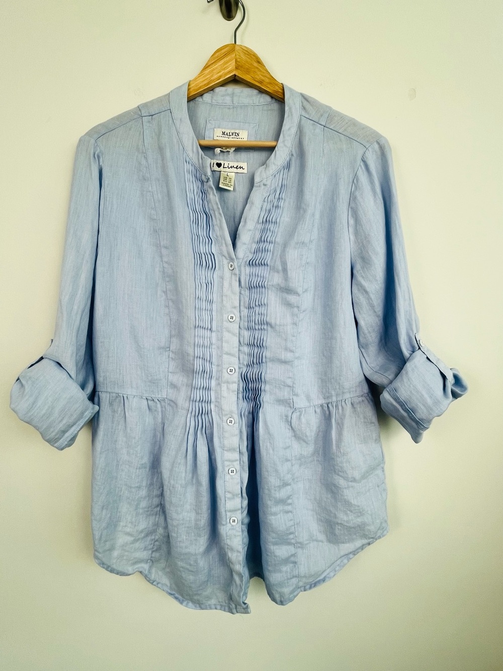 Malvin Hamburg Germany I 🖤 Linen blue roll tab pintuck button shirt, large.